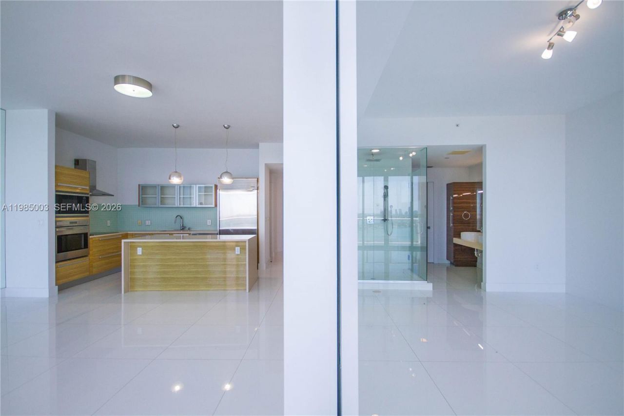 2020 N Bayshore Dr, Unit 2204, Miami, FL 33137 Photo