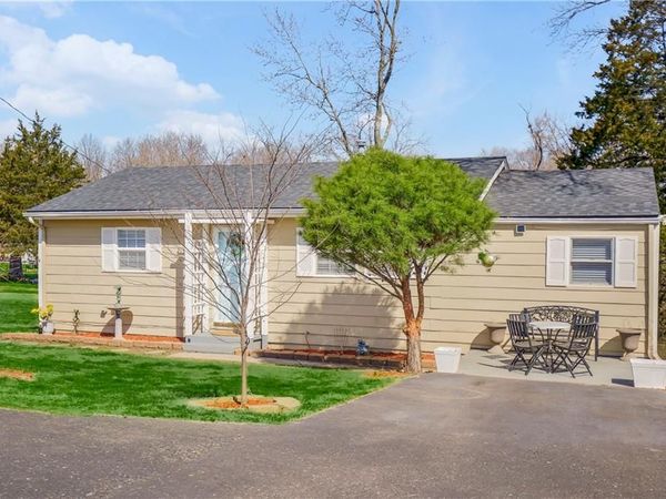 215 E Mary Street, Lansing, KS 66043