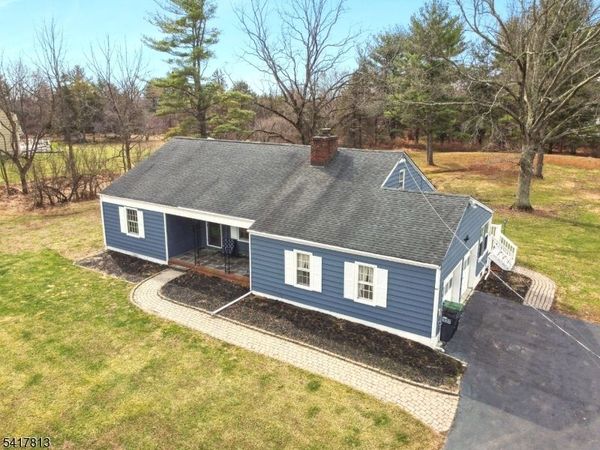 21 Readington Rd, Readington, NJ 08889