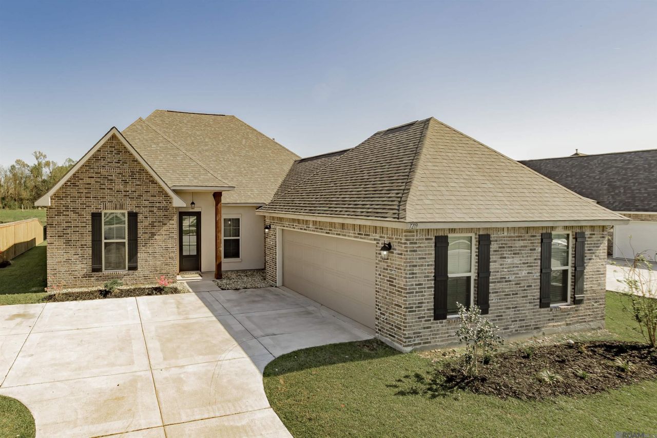 7219 Panama Canal Dr, Gonzales, LA 70737 Main Photo