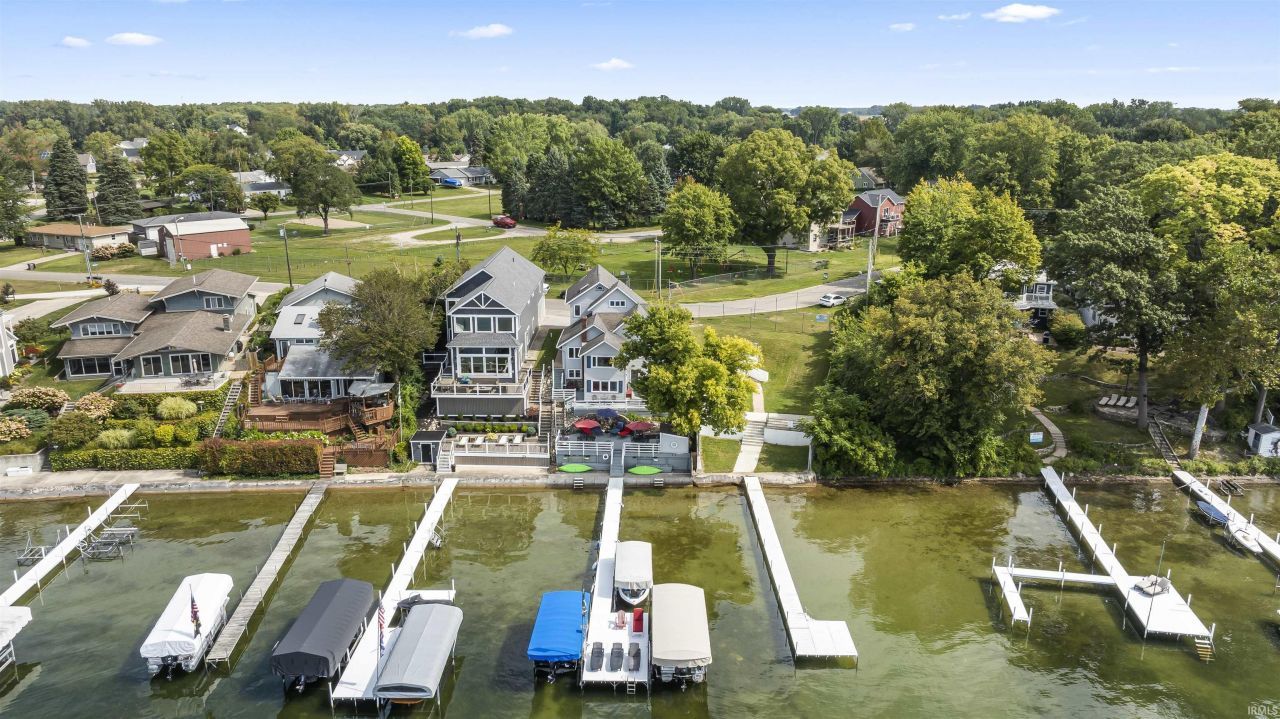 11247 N East Wawasee Drive, Syracuse, IN 46567 Main Photo