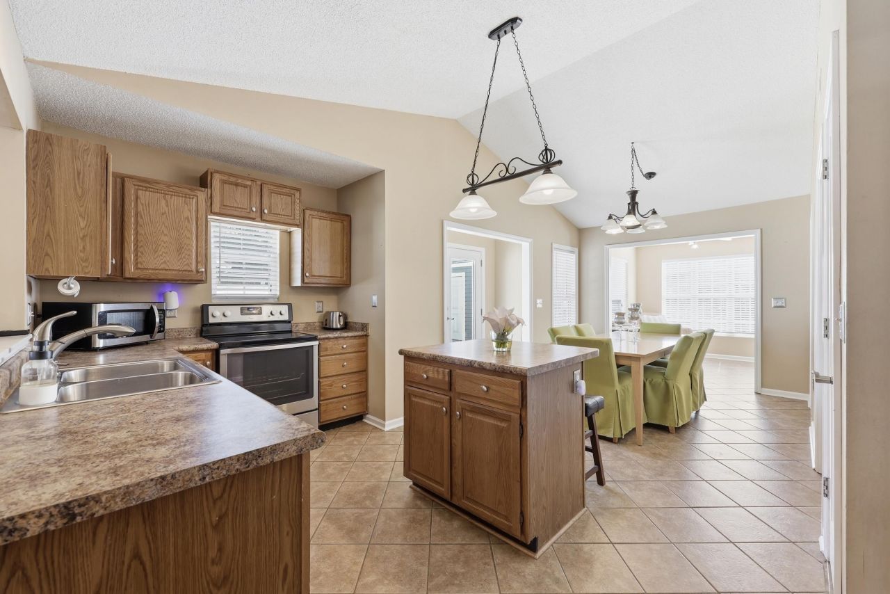 117 Edwards Ln.  Photo 6