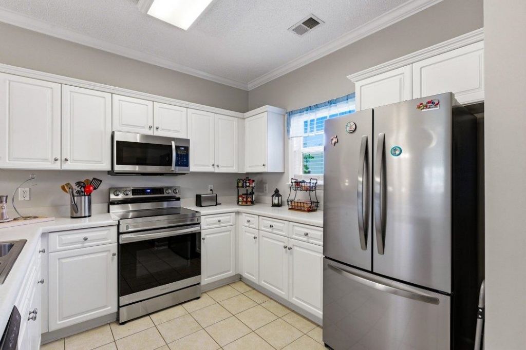 300 Kiskadee Loop Photo 3