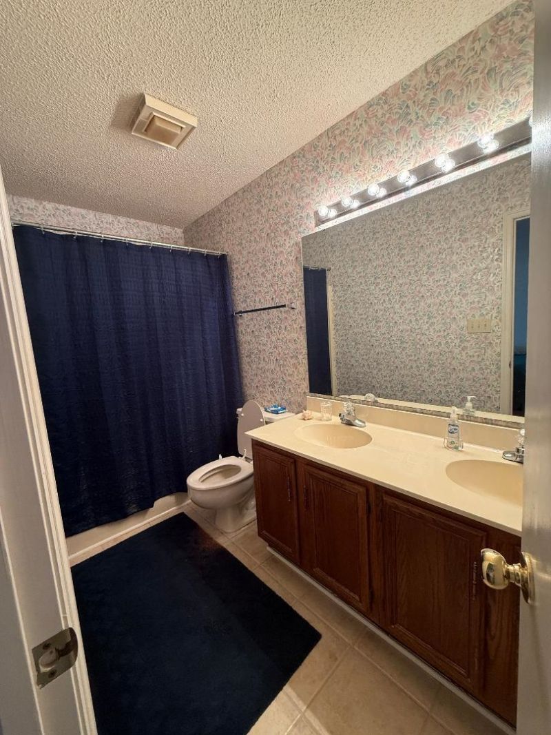 1026 Red Tree Circle Photo 10