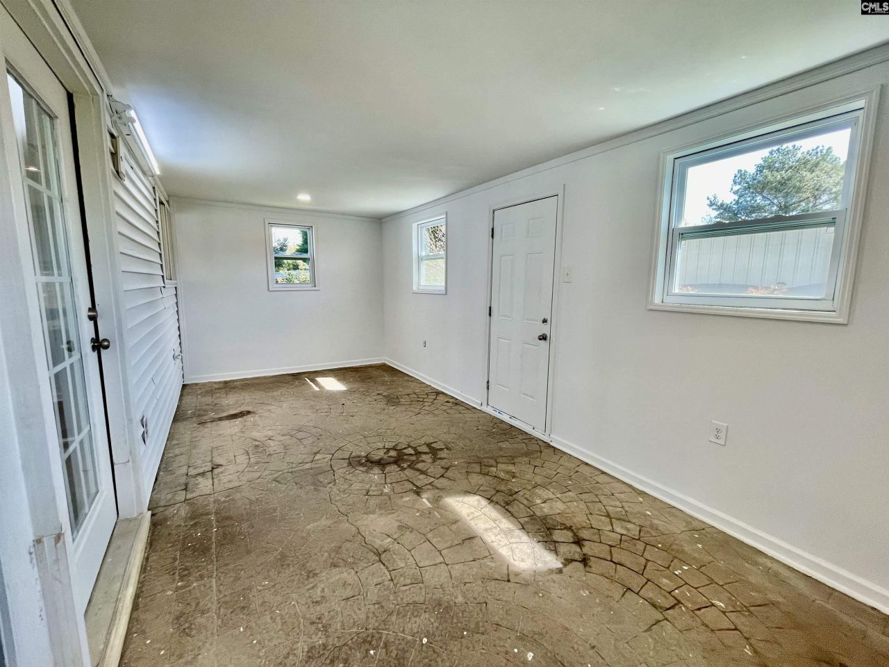 319 Charter Oak Court Photo 32