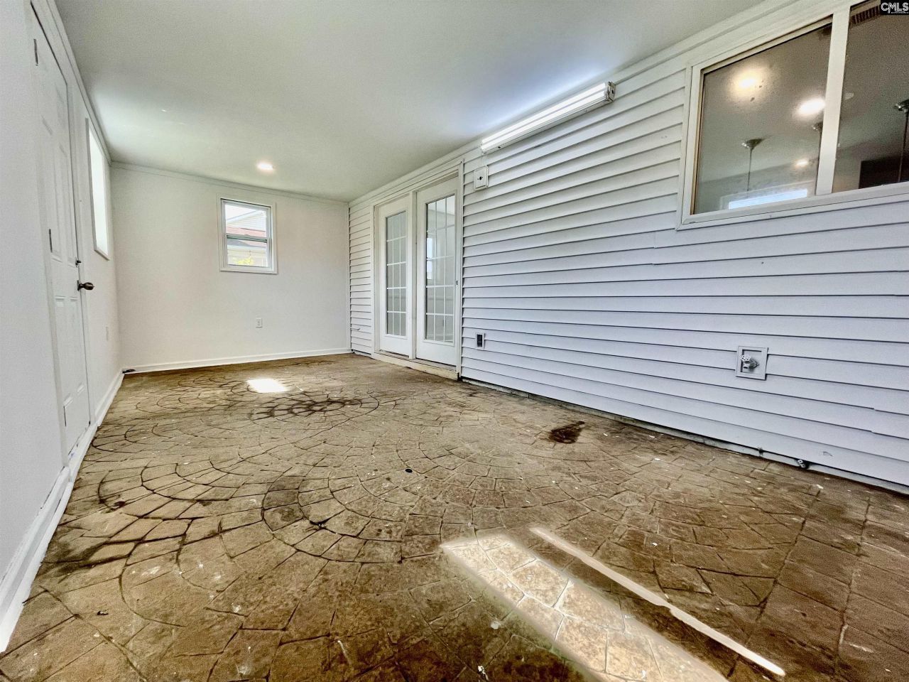 319 Charter Oak Court Photo 33