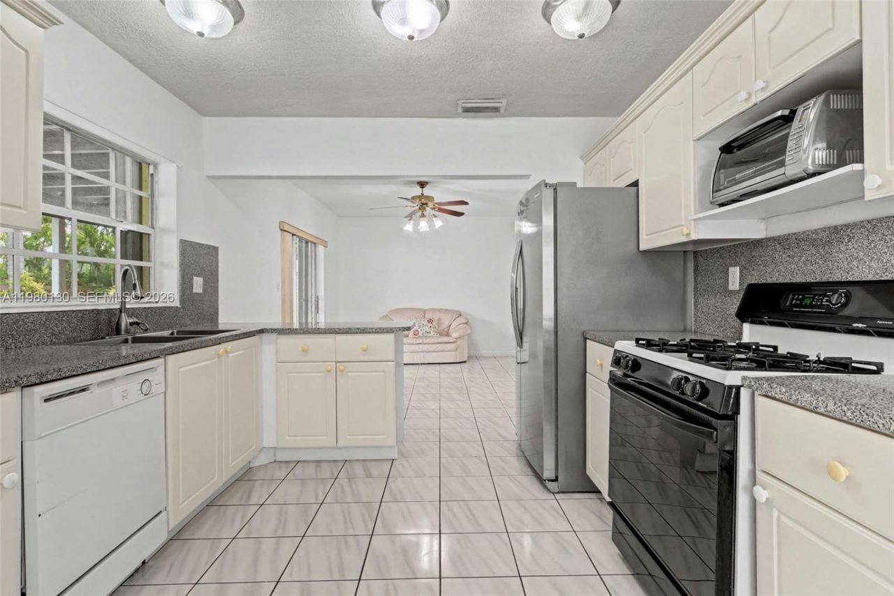 10555 SW 124th Rd, Miami, FL 33186 Photo