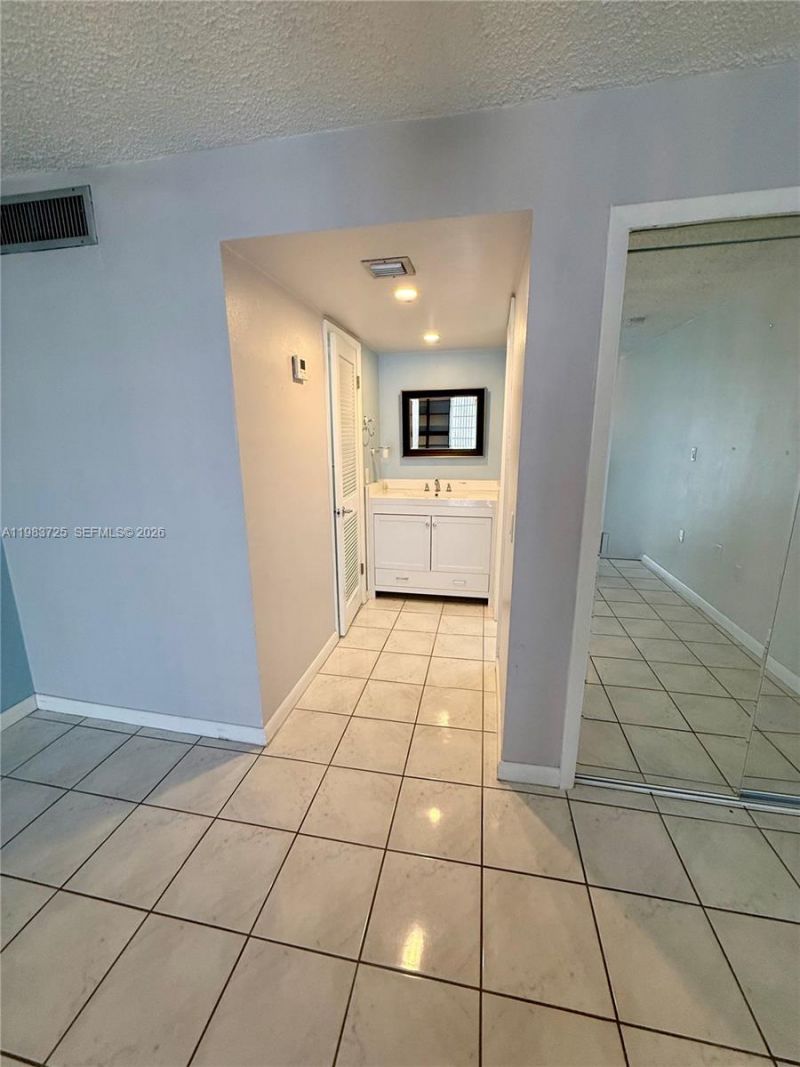 335 Navarre Ave, Unit 7, Coral Gables, FL 33134 Photo
