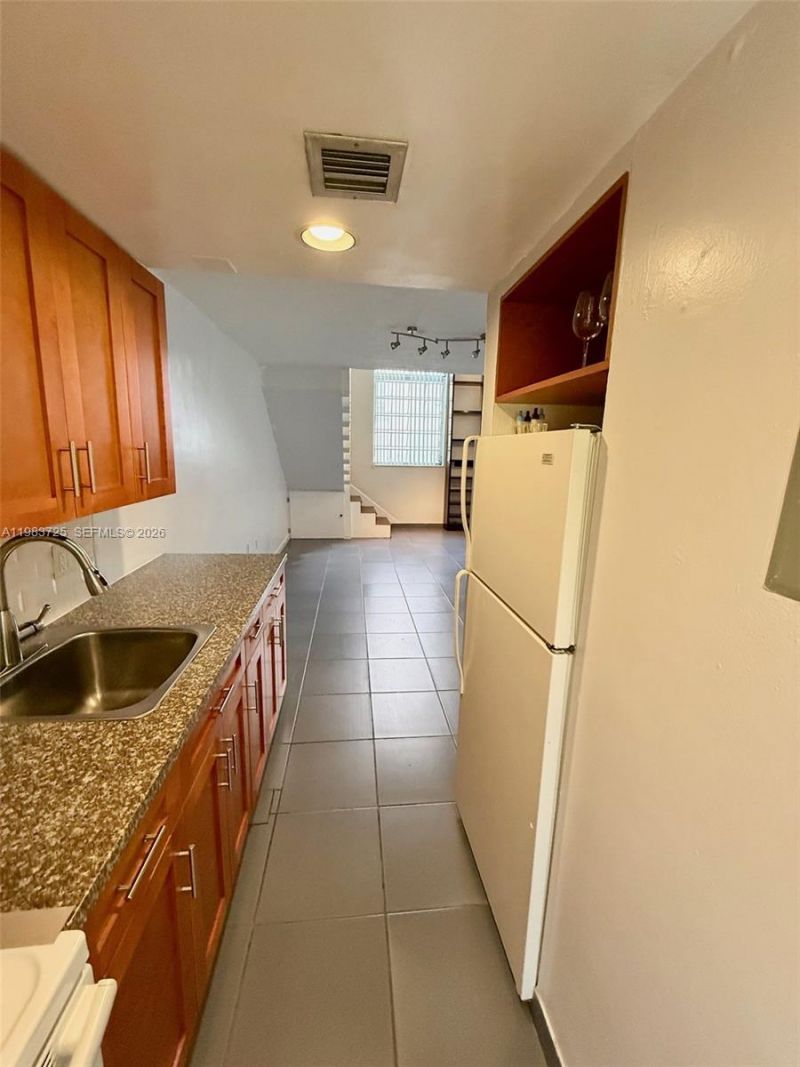 335 Navarre Ave , Unit 7, Coral Gables, FL 33134 Photo