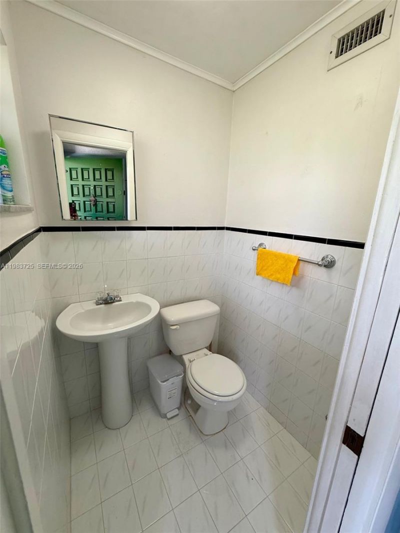 335 Navarre Ave, Unit 7, Coral Gables, FL 33134 Photo