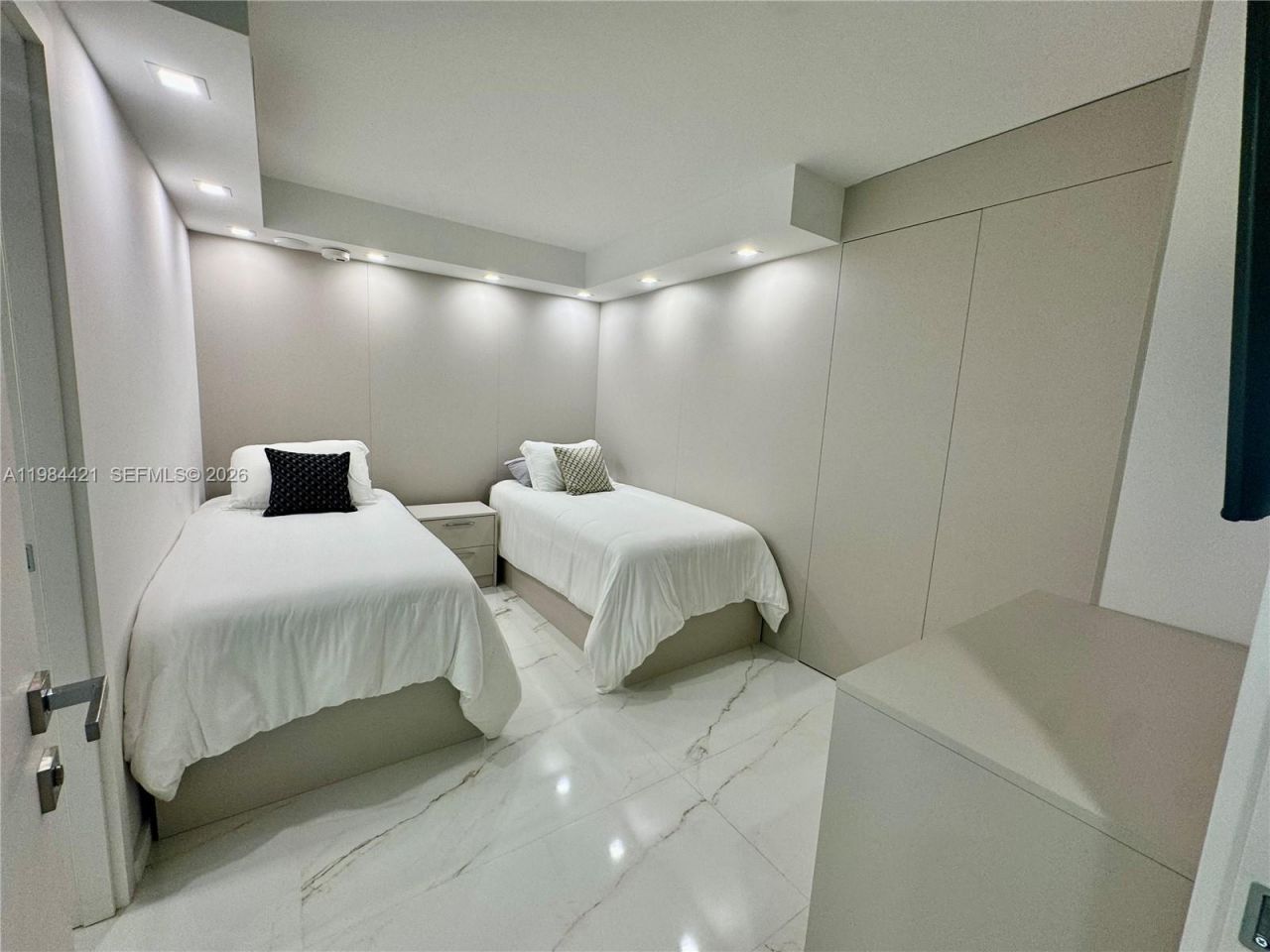 9801 Collins Ave , Unit 20E, Bal Harbour, FL 33154 Photo