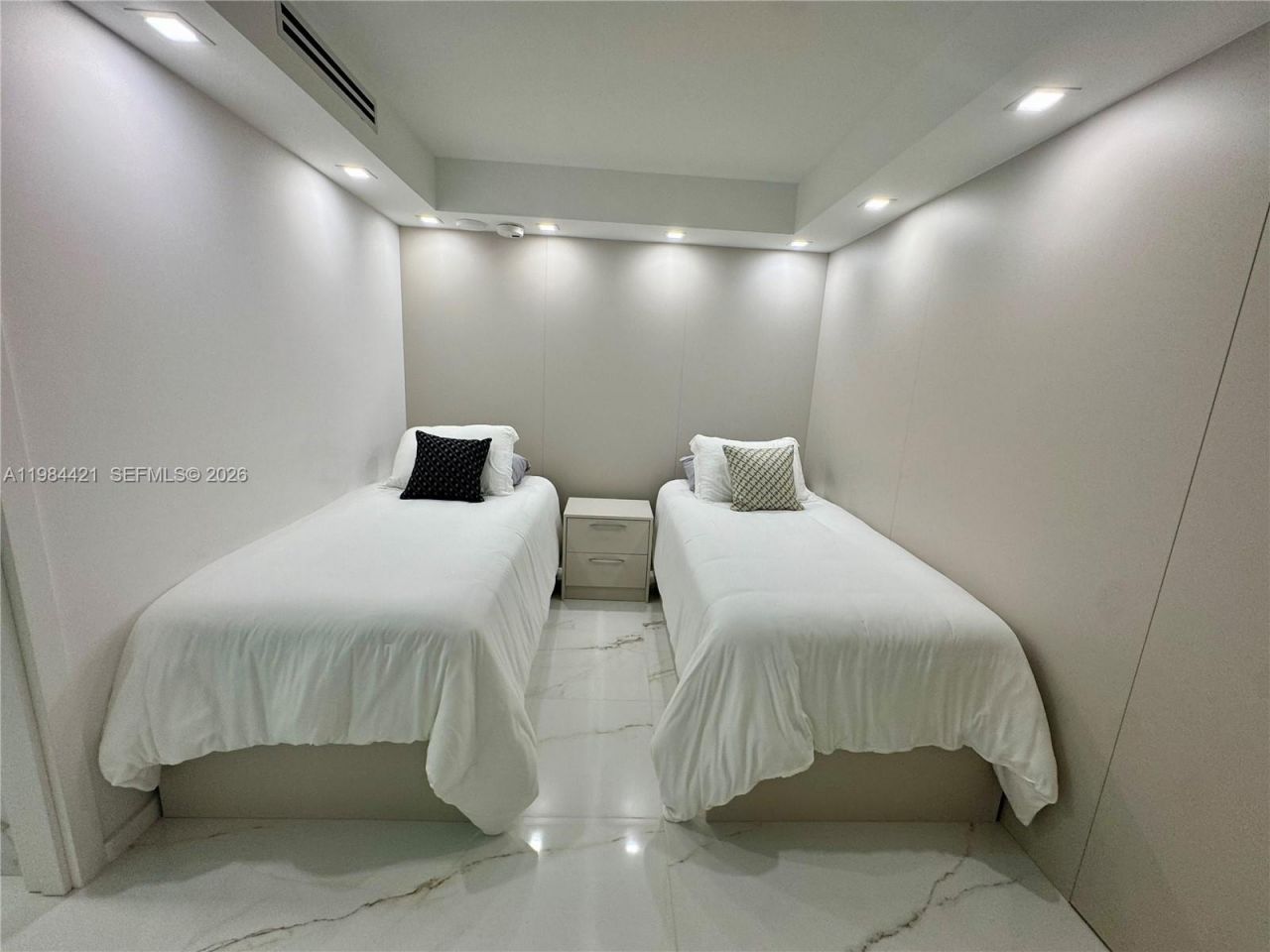 9801 Collins Ave , Unit 20E, Bal Harbour, FL 33154 Photo