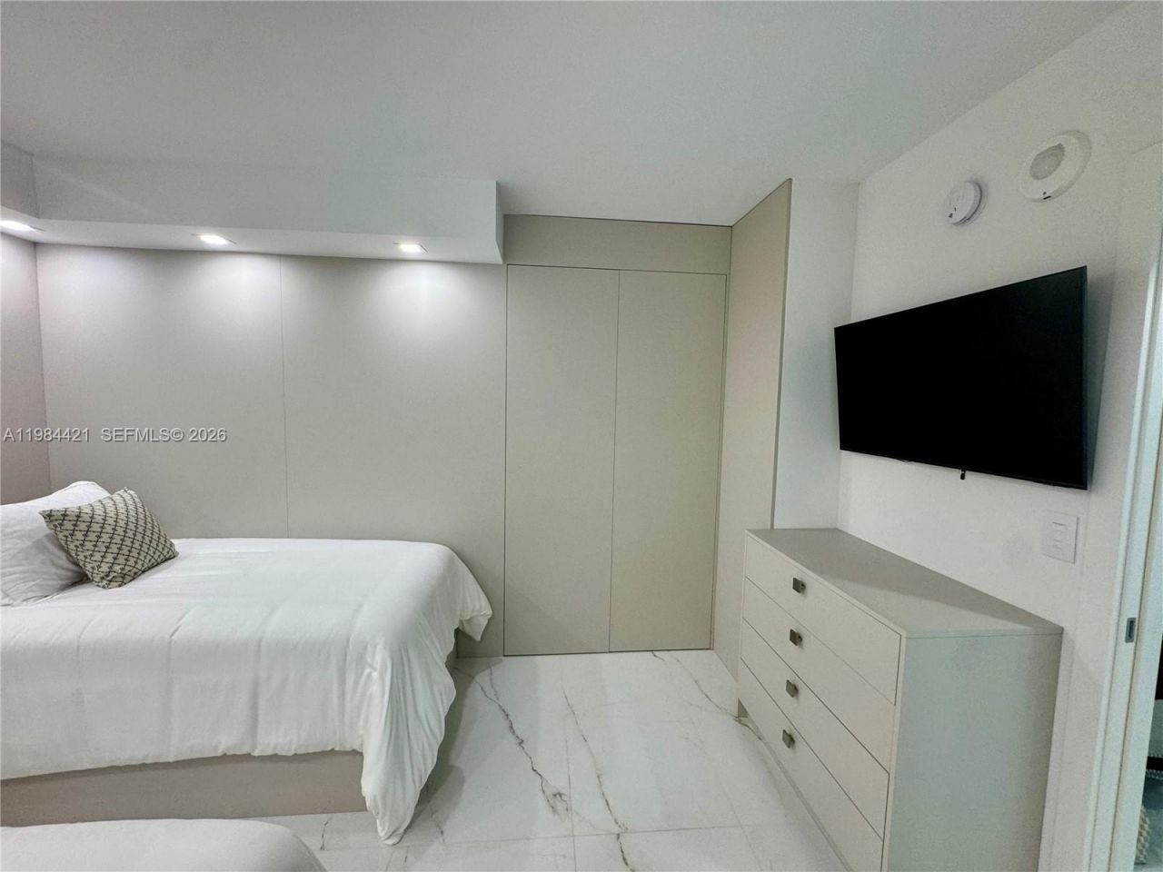 9801 Collins Ave , Unit 20E, Bal Harbour, FL 33154 Photo