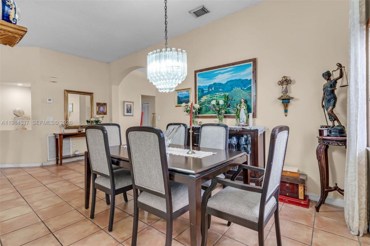 9224 Grand Canal Dr, Miami, FL 33174 Photo