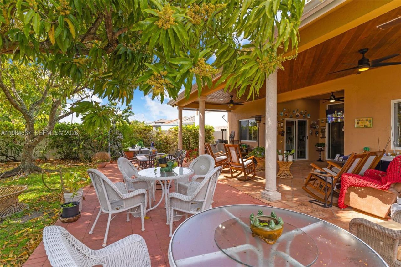 9224 Grand Canal Dr, Miami, FL 33174 Photo