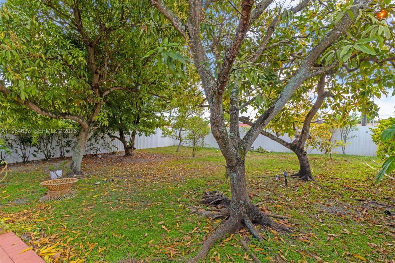 9224 Grand Canal Dr, Miami, FL 33174 Photo