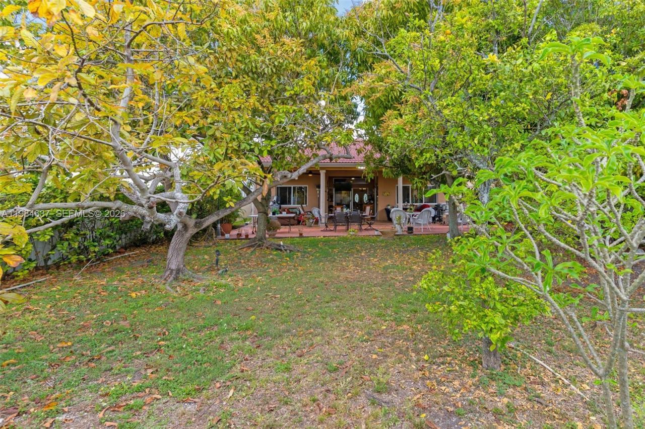 9224 Grand Canal Dr, Miami, FL 33174 Photo