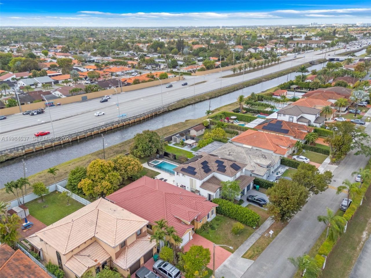 9224 Grand Canal Dr, Miami, FL 33174 Photo