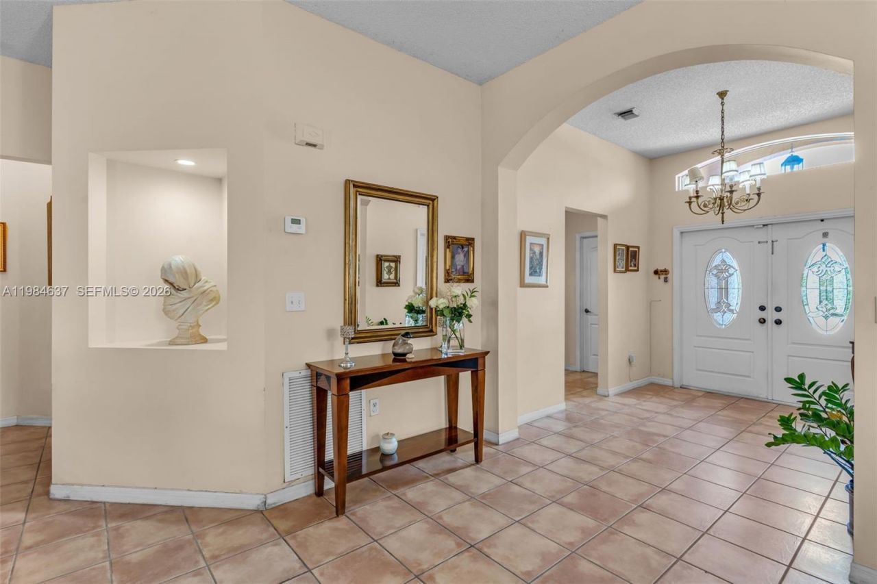 9224 Grand Canal Dr, Miami, FL 33174 Photo