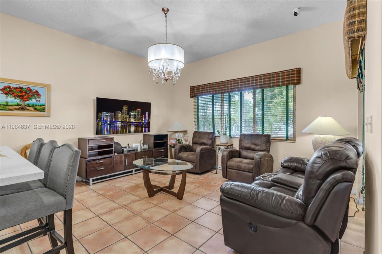 9224 Grand Canal Dr, Miami, FL 33174 Photo