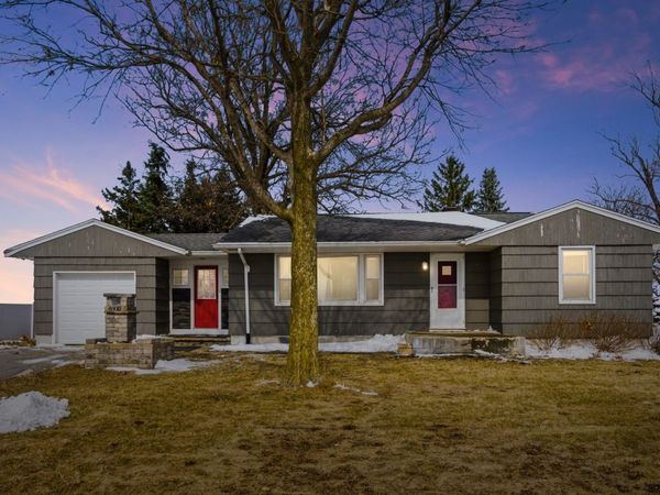 2480 Hwy 30 , Dewitt, IA 52742