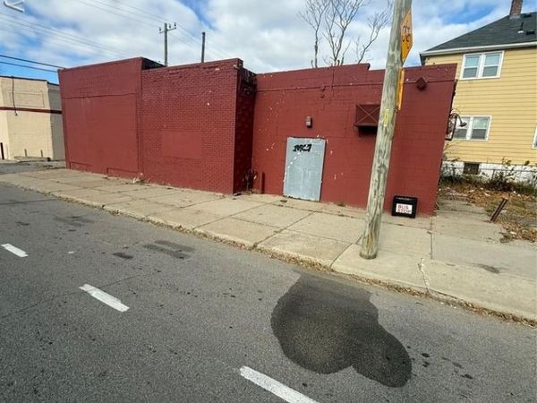 10527 E Warren Avenue, Detroit, MI 48214