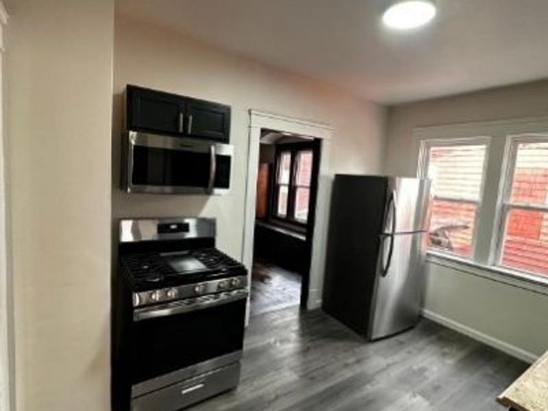 10601 Almira Avenue, Unit 2, Cleveland, OH 44111 Photo 5