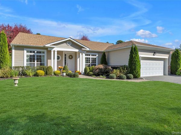 39 Hamlet Woods Drive , Saint James, NY 11780