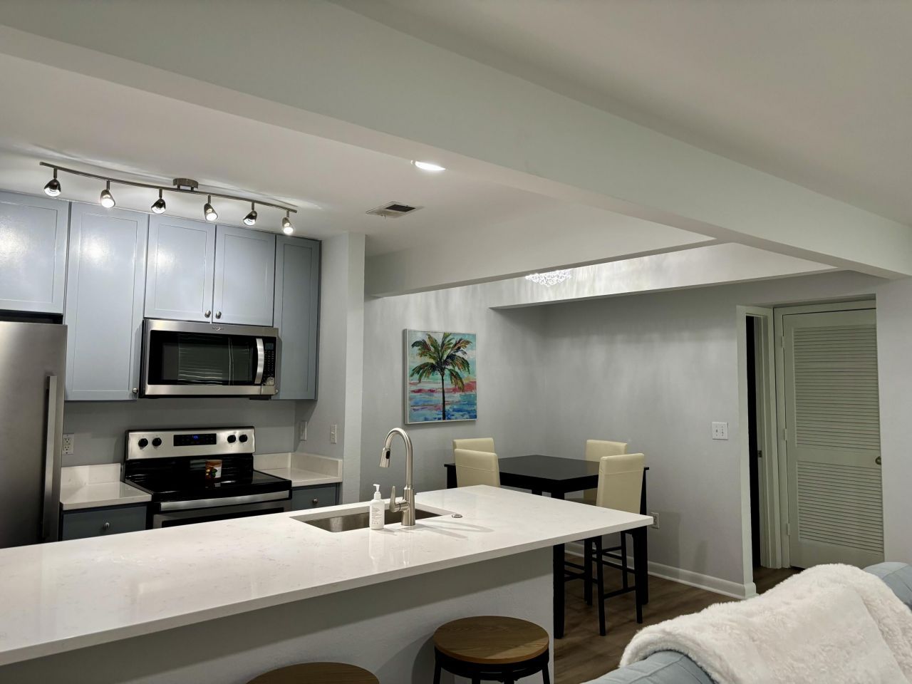 271 Alexandra Drive Photo 23