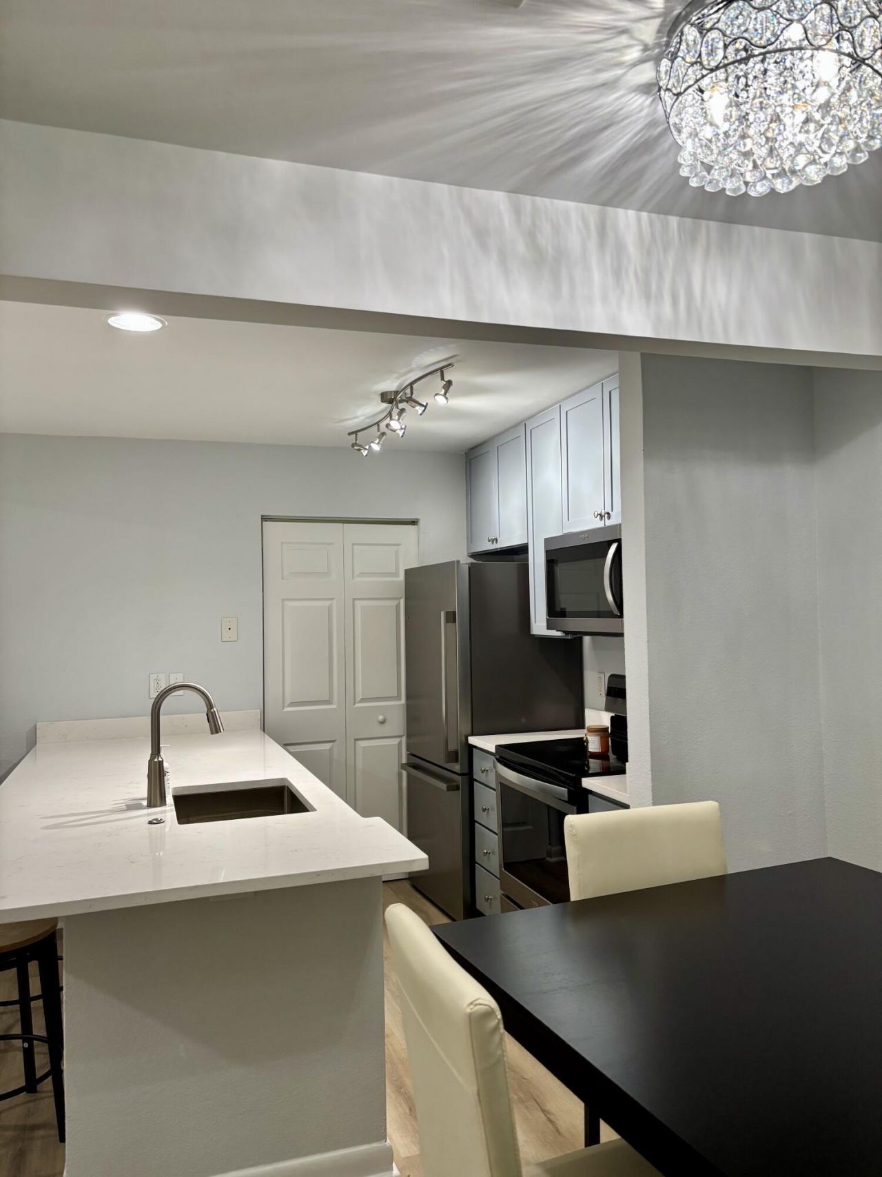 271 Alexandra Drive Photo 24