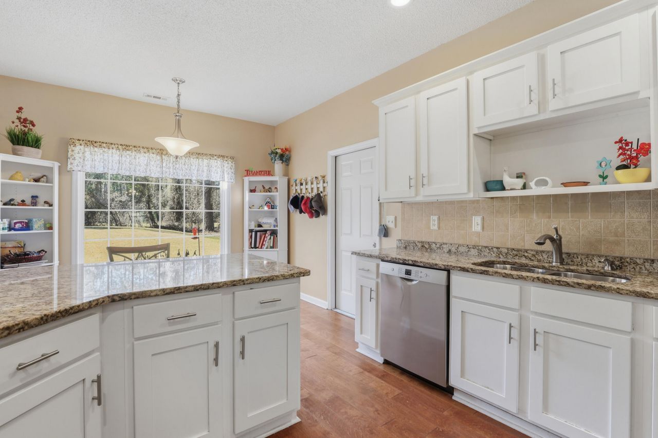 29 Royal Pines Boulevard Photo 10