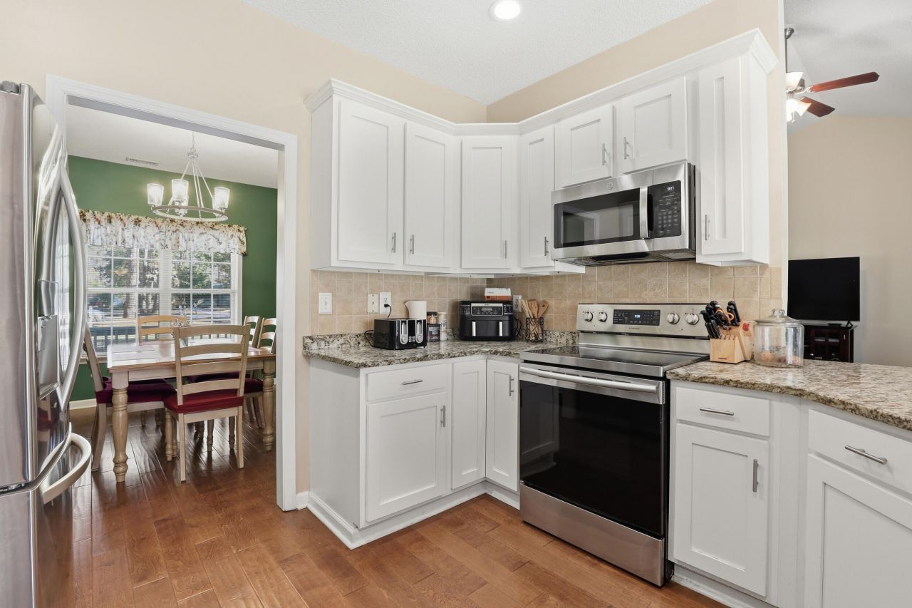 29 Royal Pines Boulevard Photo 11