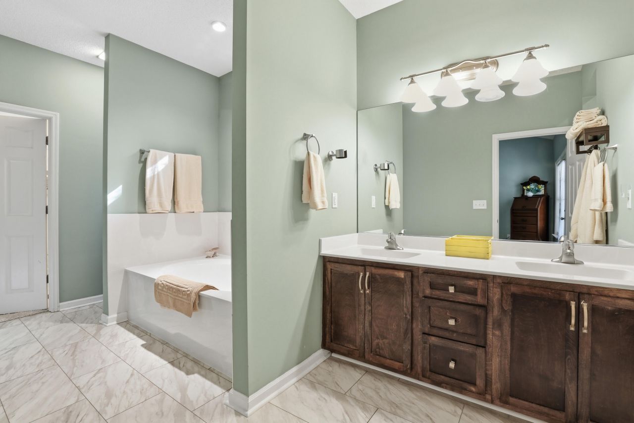 29 Royal Pines Boulevard Photo 20