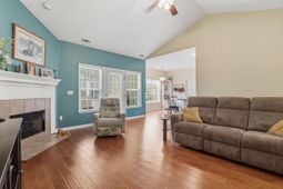 29 Royal Pines Boulevard photo 4