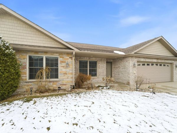 862 Veterans Lane, Crown Point, IN 46307