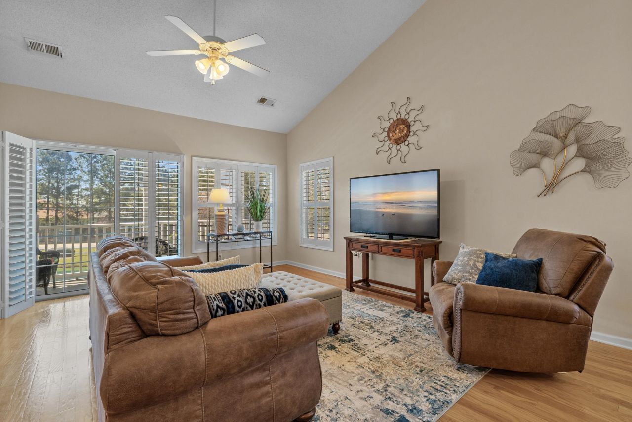 5786 Longwood Dr. Photo 4