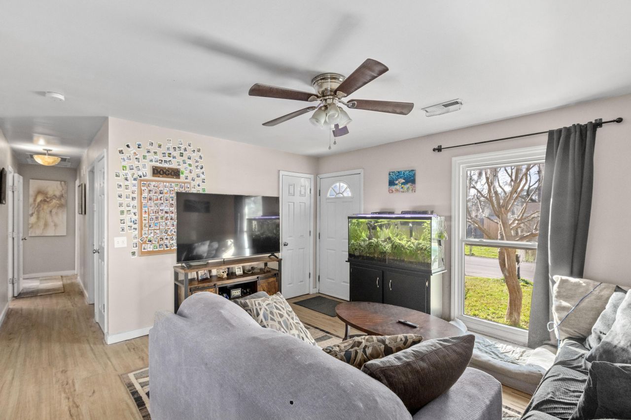 125 Red Cedar Drive Photo 7