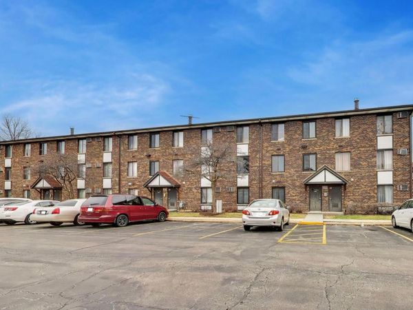 239 Gregory Street , Unit 8, Aurora, IL 60504