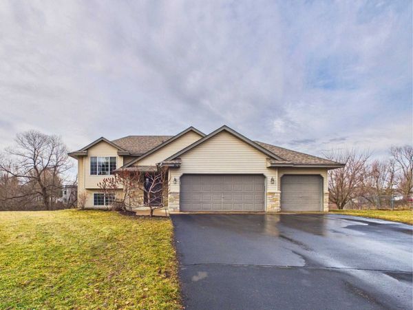 7587 Wellington Circle, North Branch, MN 55056