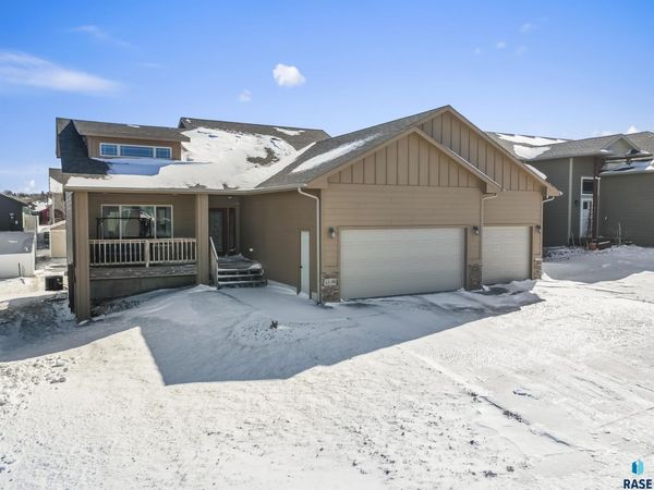 1108 N Mossy Oak Ave, Sioux Falls, SD 57103