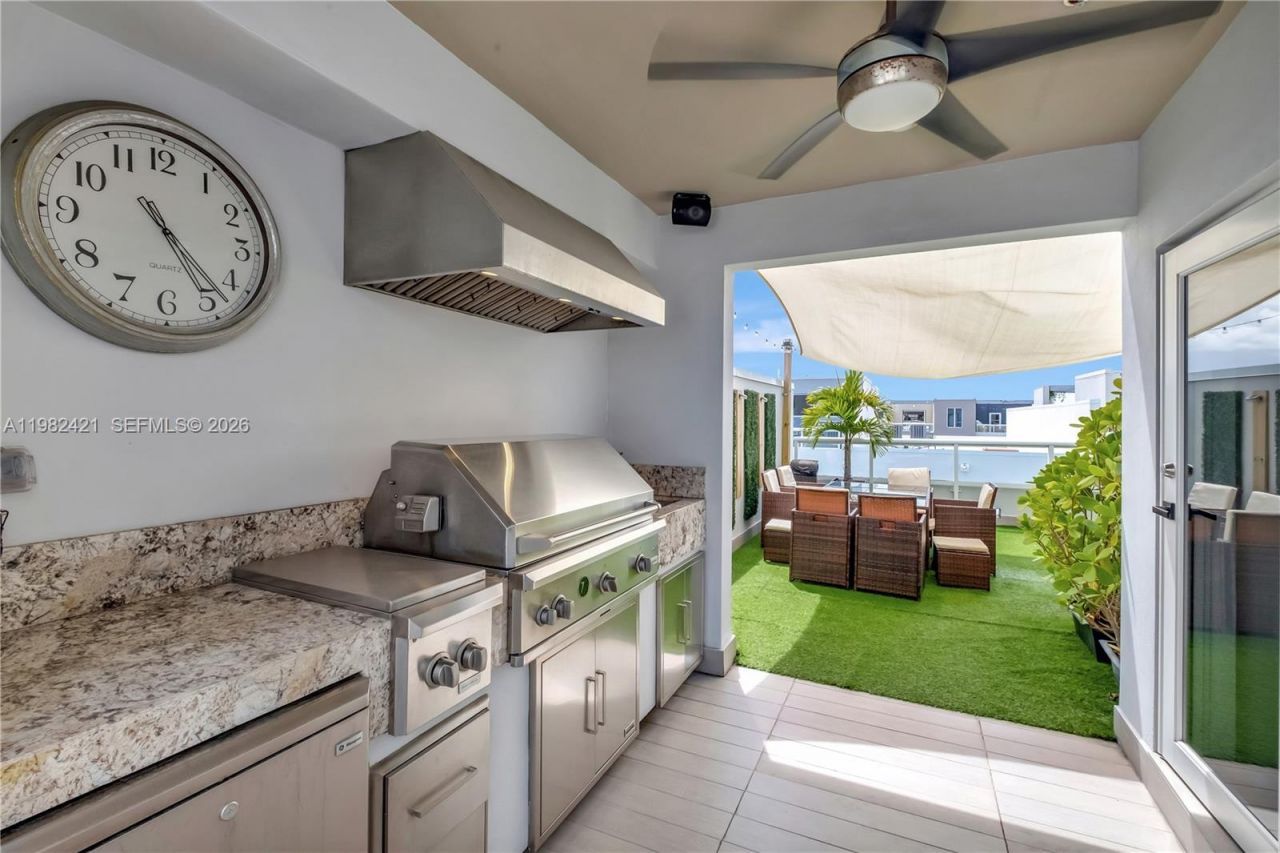 6630 NW 104th Path, Doral, FL 33178 Photo