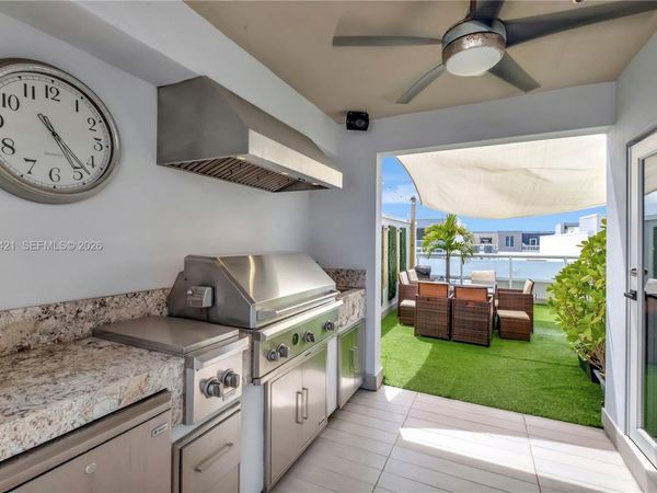 6630 NW 104th Path, Doral, FL 33178