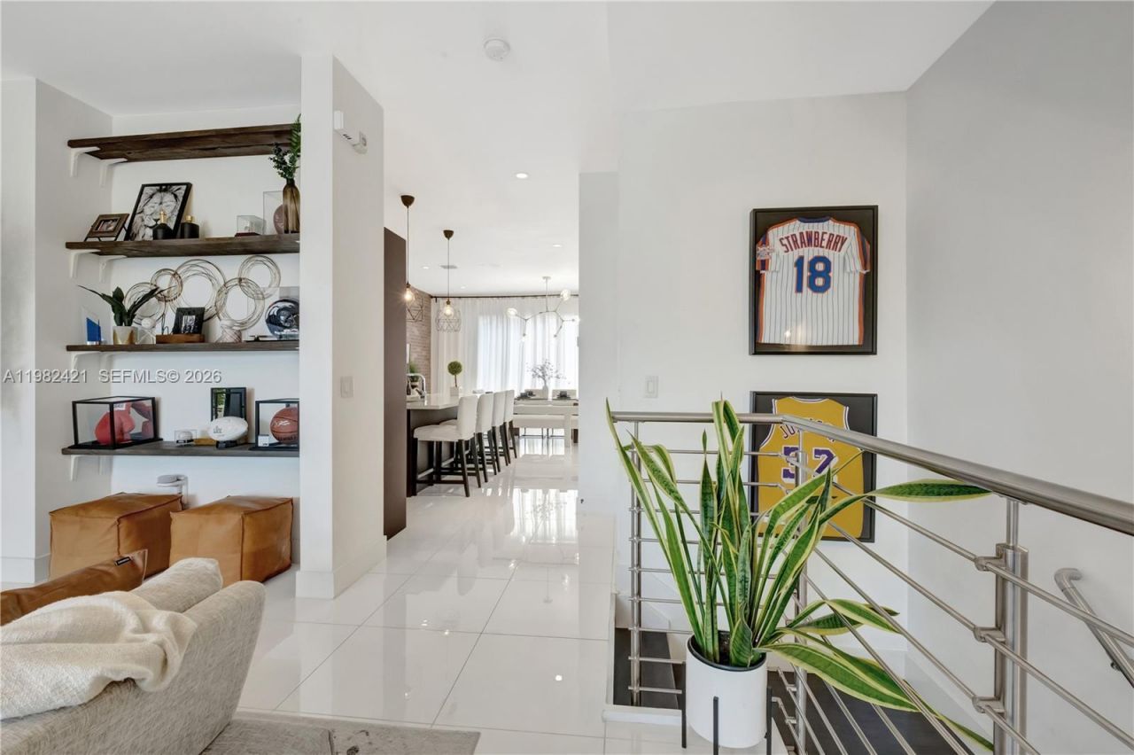 6630 NW 104th Path, Doral, FL 33178 Photo