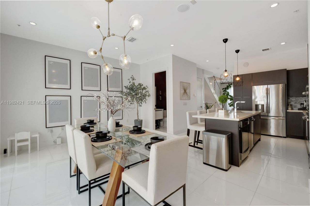 6630 NW 104th Path, Doral, FL 33178 Photo