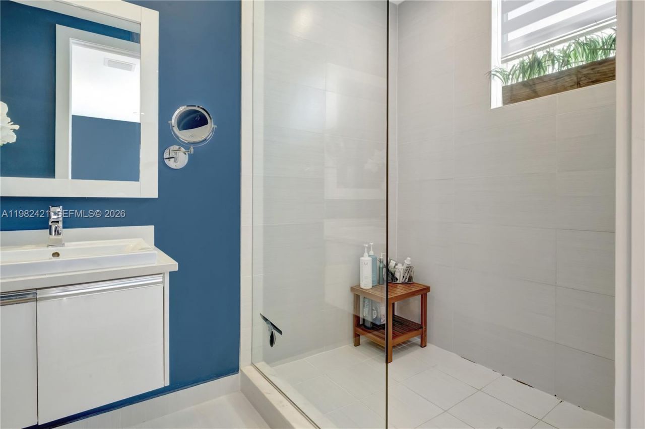 6630 NW 104th Path, Doral, FL 33178 Photo