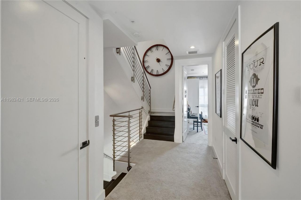 6630 NW 104th Path, Doral, FL 33178 Photo