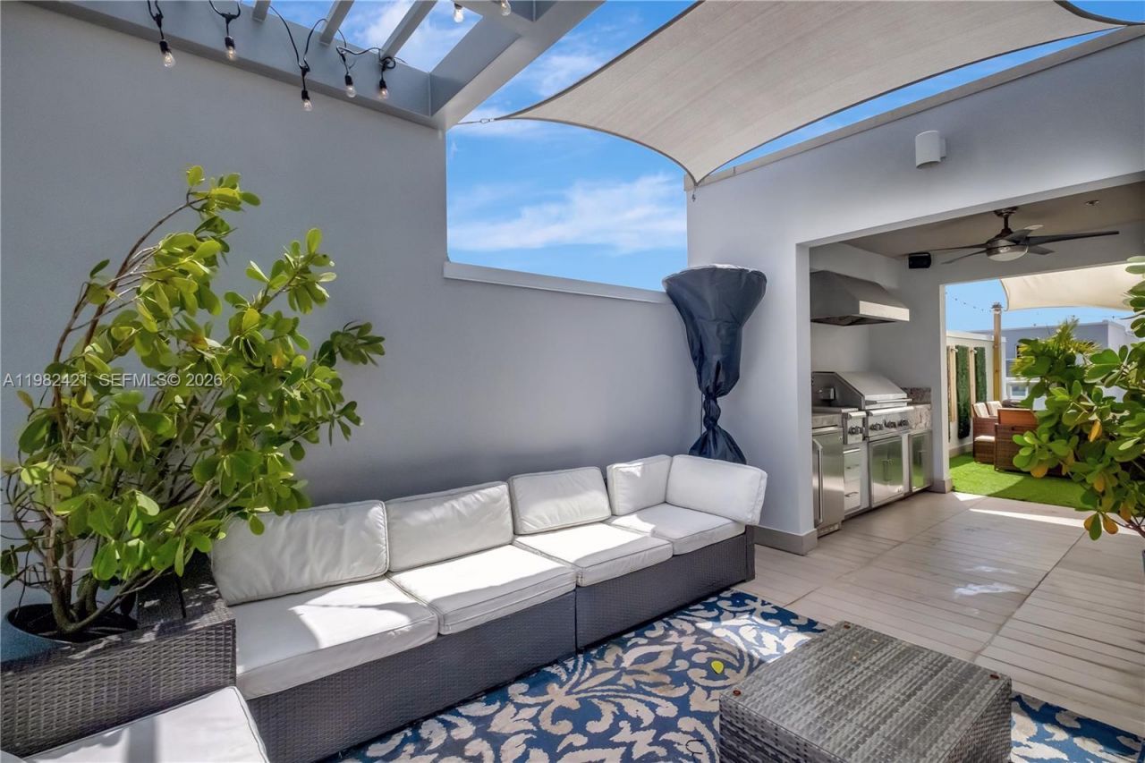 6630 NW 104th Path, Doral, FL 33178 Photo