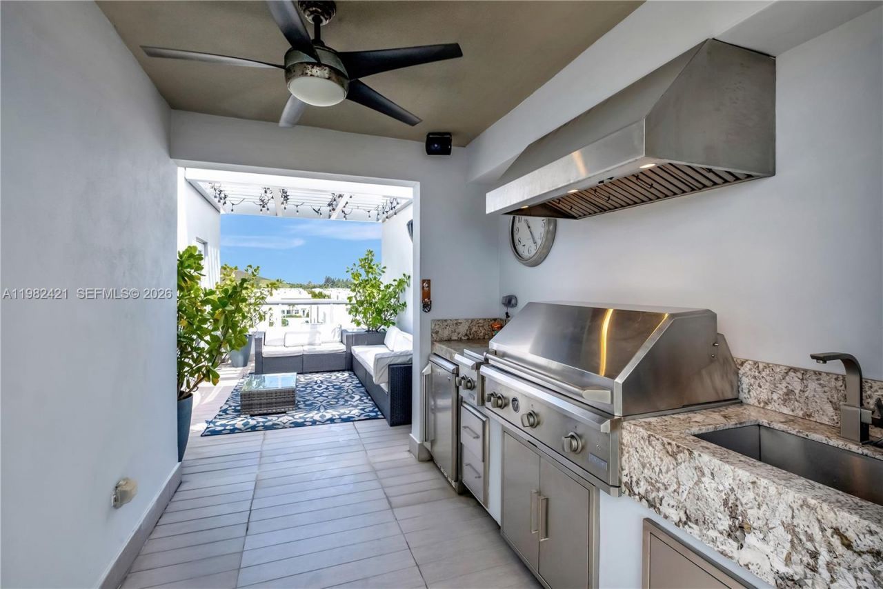 6630 NW 104th Path, Doral, FL 33178 Photo