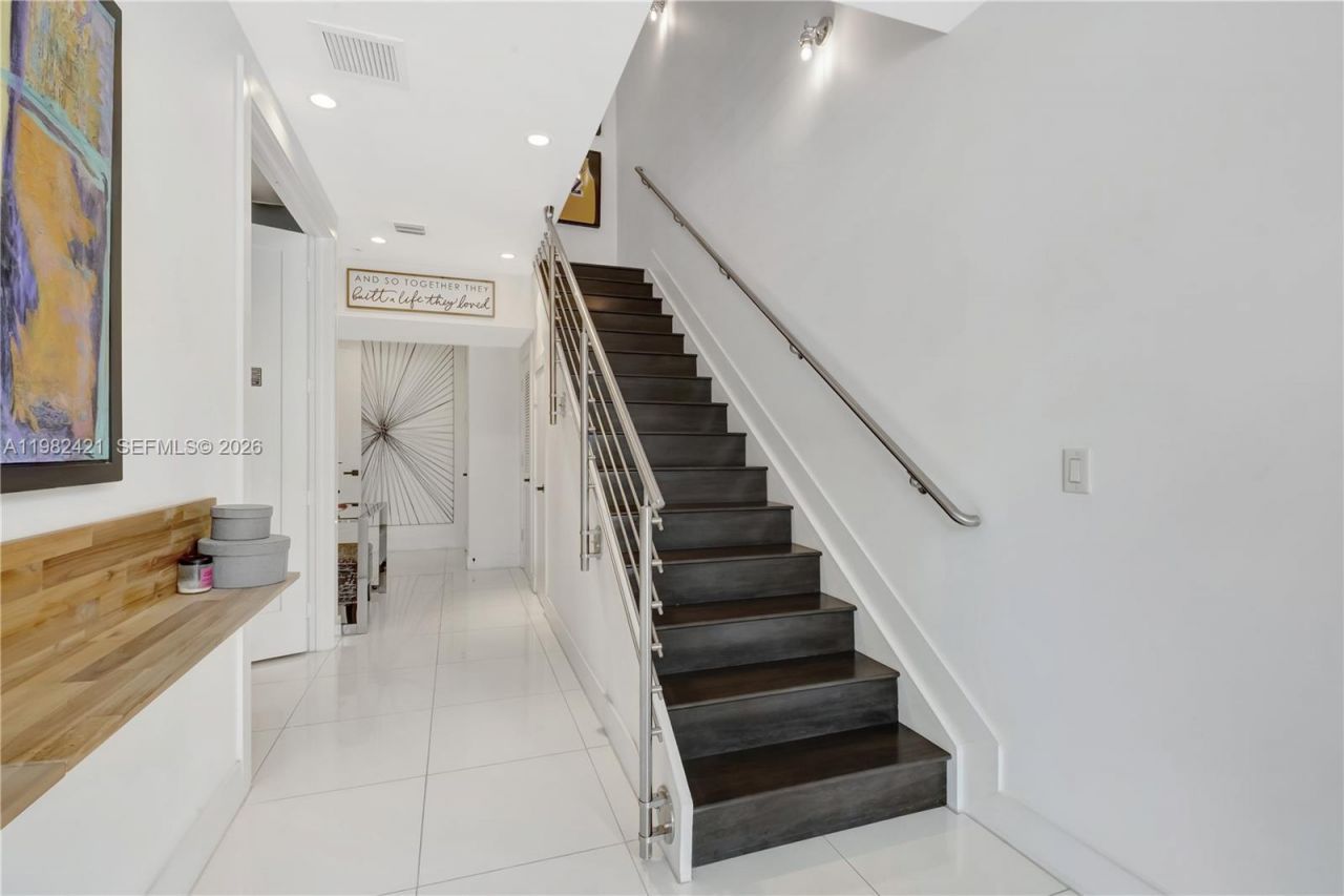 6630 NW 104th Path, Doral, FL 33178 Photo