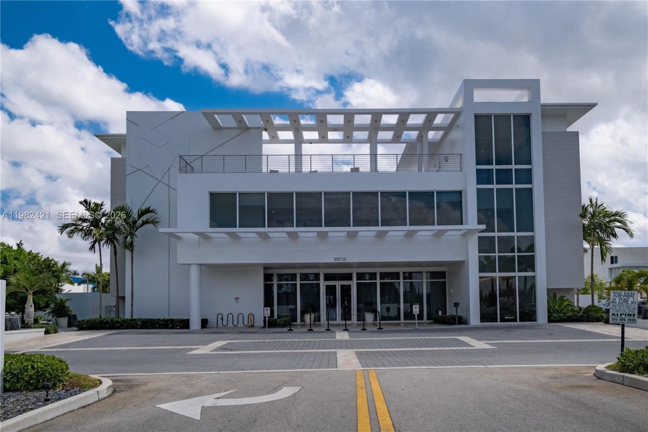 6630 NW 104th Path, Doral, FL 33178 Photo
